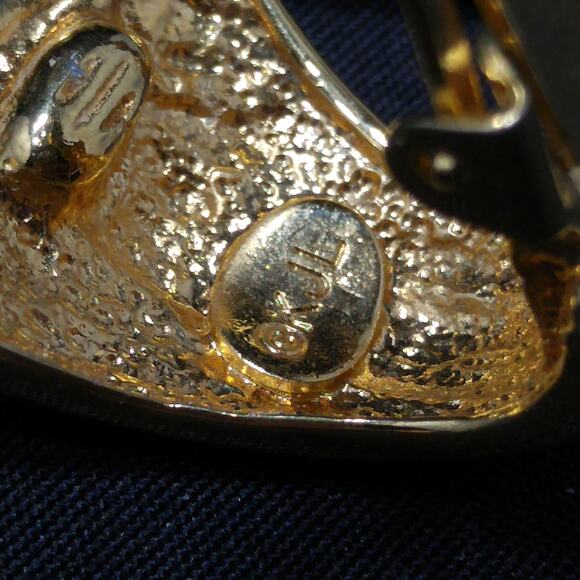 Kenneth Jay Lane Gold Plated Shell Clip On Earrings 1990s Vintage Jewelry KJL - Picture 5 of 10